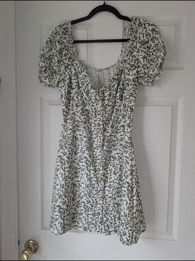 White and Green Leaf-Print Puff Sleeve Dress